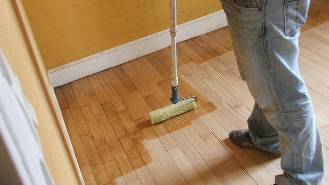 Pourquoi poncer entre deux couches de vitrificateur ?