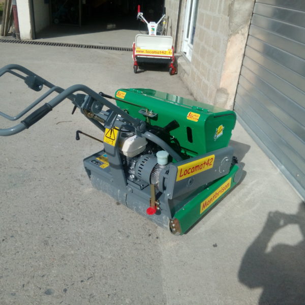location semoir a gazon tracté  loire 42 montbrison feurs boen andrezieux bouthéon (7) location engazonneuse montbrison feurs boen veauche saint galmier sury saint etienne kiloutou loxam