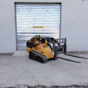 fourche palette Location mini chargeuse chenilles loire 42 skid steer leve palettes chariot elevateur sur chenilles montbrison saint etienne feurs boen andrezieux veauche