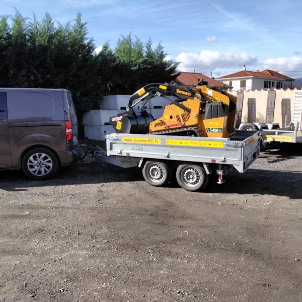 Location chargeuse sur chenilles avec godet loire 42 montbrison feurs boen andrezieux saint etienne Location mini chargeur sur chenilles avec godet loire 42 montbrison feurs boen andrezieux saint etienne