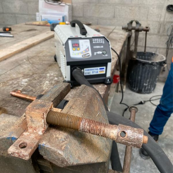 location chauffe induction poste chalumeau electrique powerduction gys (2) location loire 42 chauffe axe roulement ecrou induction poste chalumeau electrique powerduction gys (1)